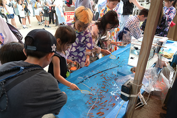 金魚すくい